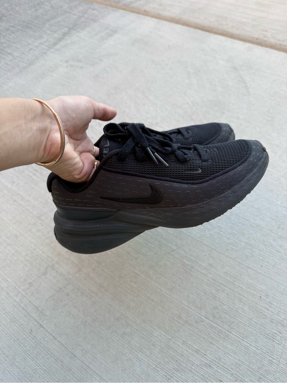 Nike Uplift SC Women’s Size 5.5 Black Running Shoes Like New